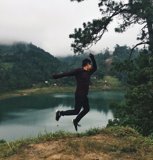 Comment les agences de voyages spécialisées dans les voyages d'aventure peuvent-elles utiliser le contenu généré par les utilisateurs pour inspirer de nouveaux clients ?