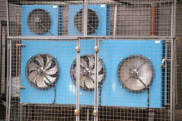 Extracteur d'air chaud industriel : comment il fonctionne ?